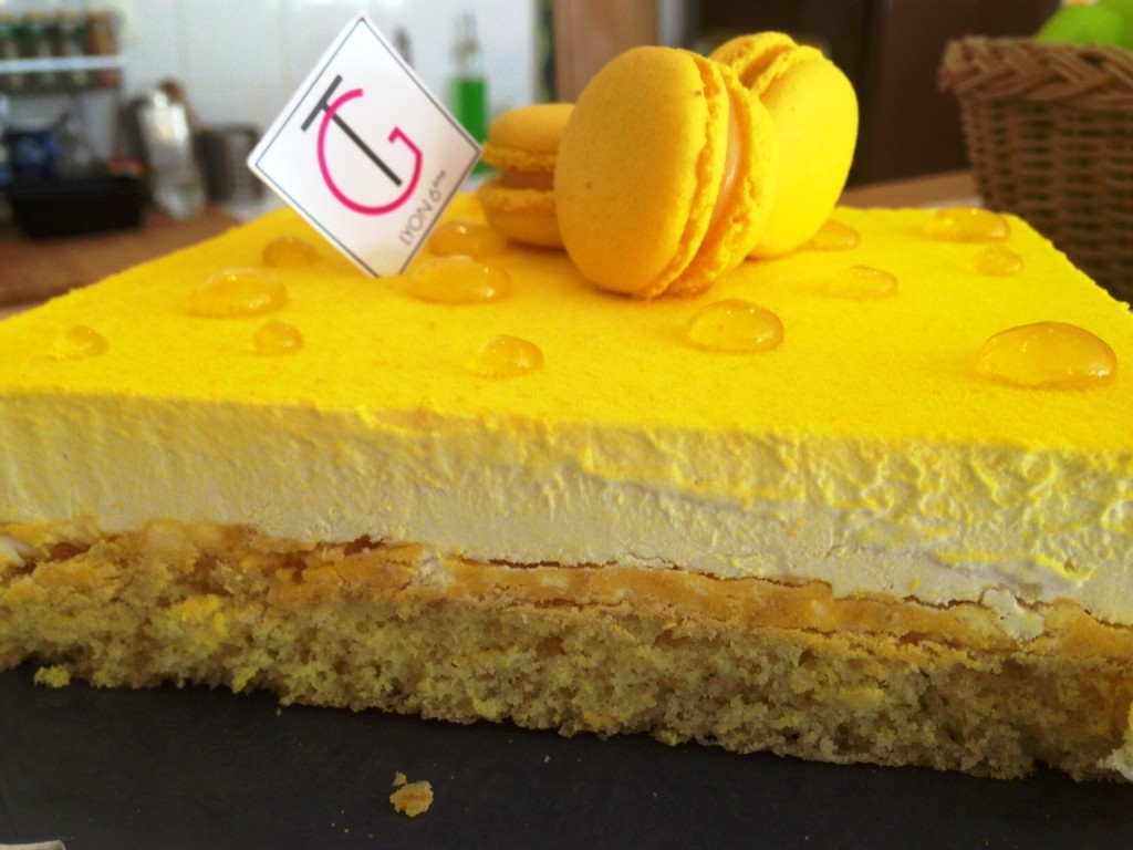 Lemon and white chocolate cake